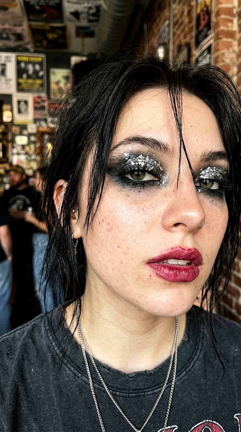 Indie Sleaze Smudge - 25 makeup idea