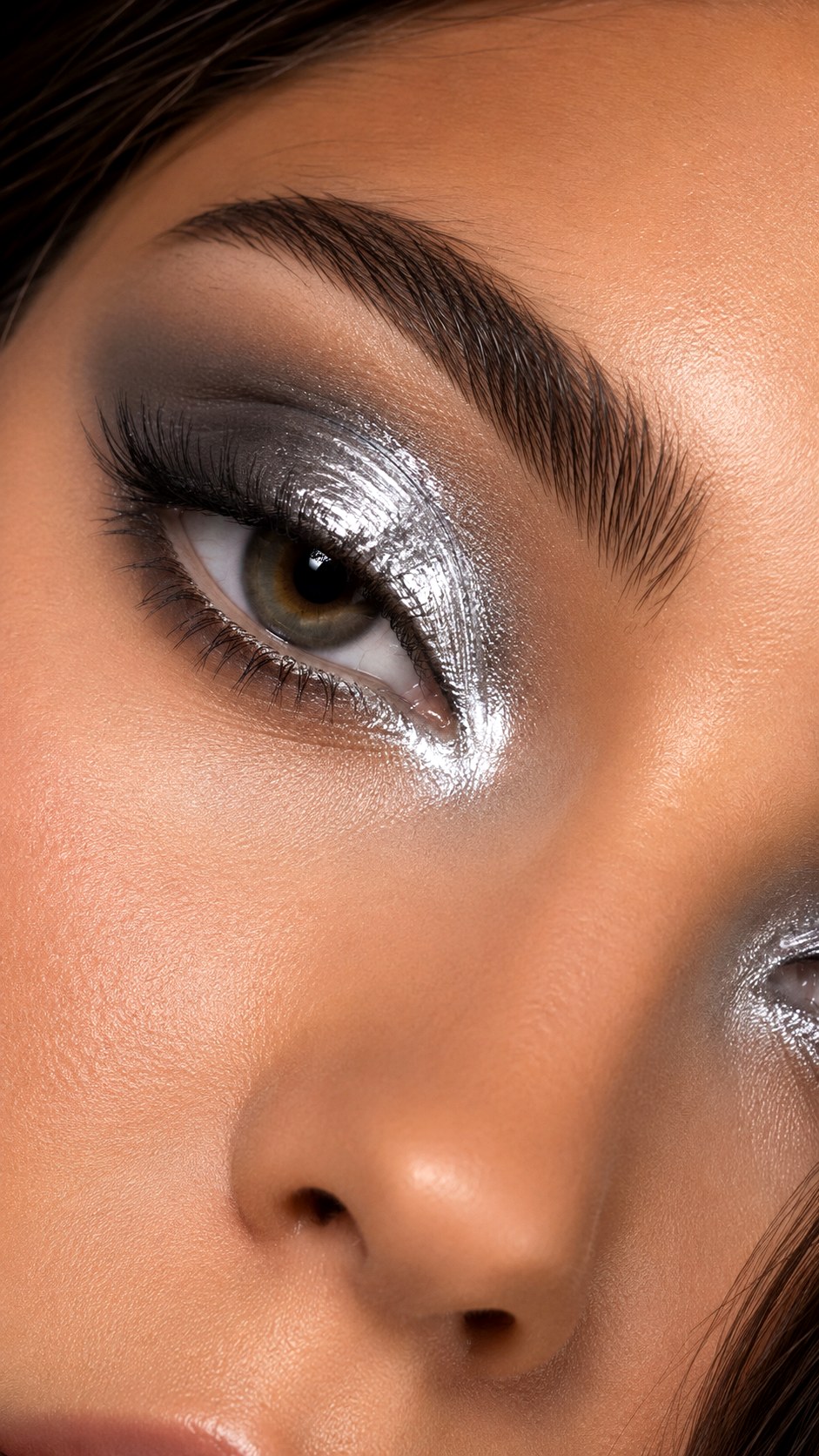 Chrome Silver Foiled Eyeshadow - 24 Summer Eye Makeup Looks