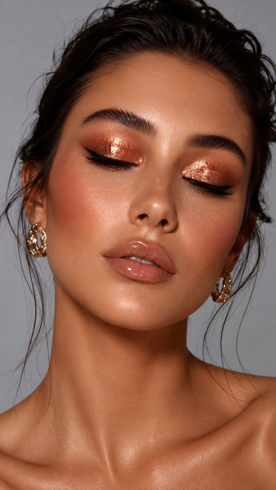 Copper Foil Metallic Eyeshadow Glam - 21 Summer Makeup Looks