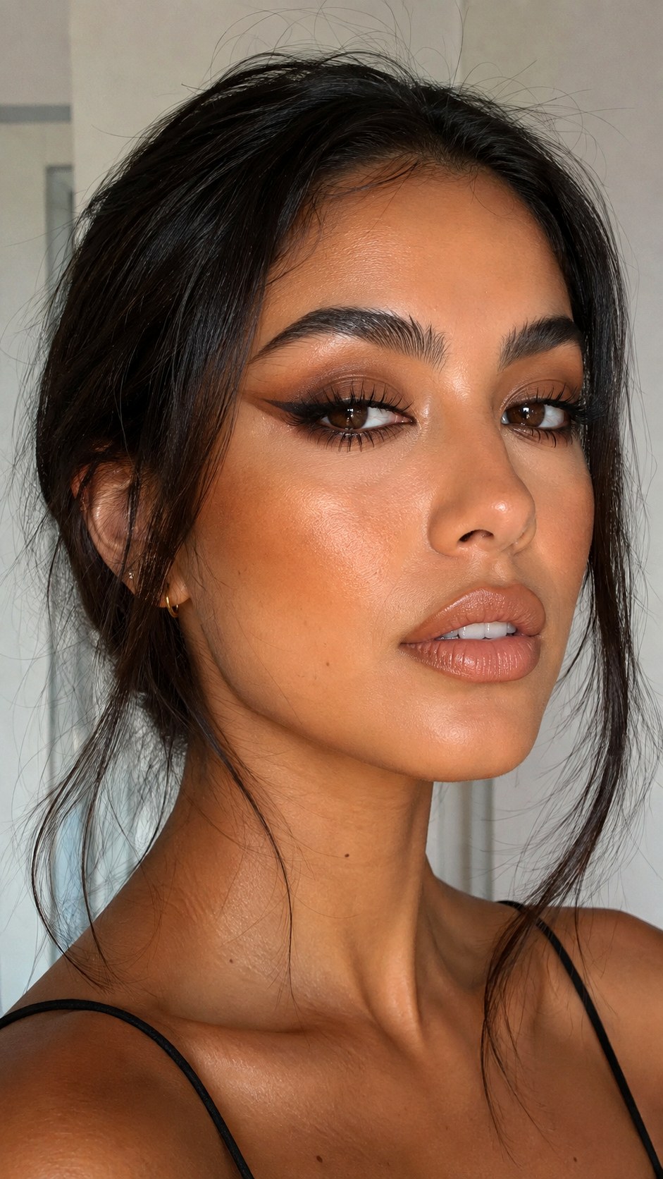 Deep Espresso Winged Liner Moment - 24 Olive Skin Makeup Looks