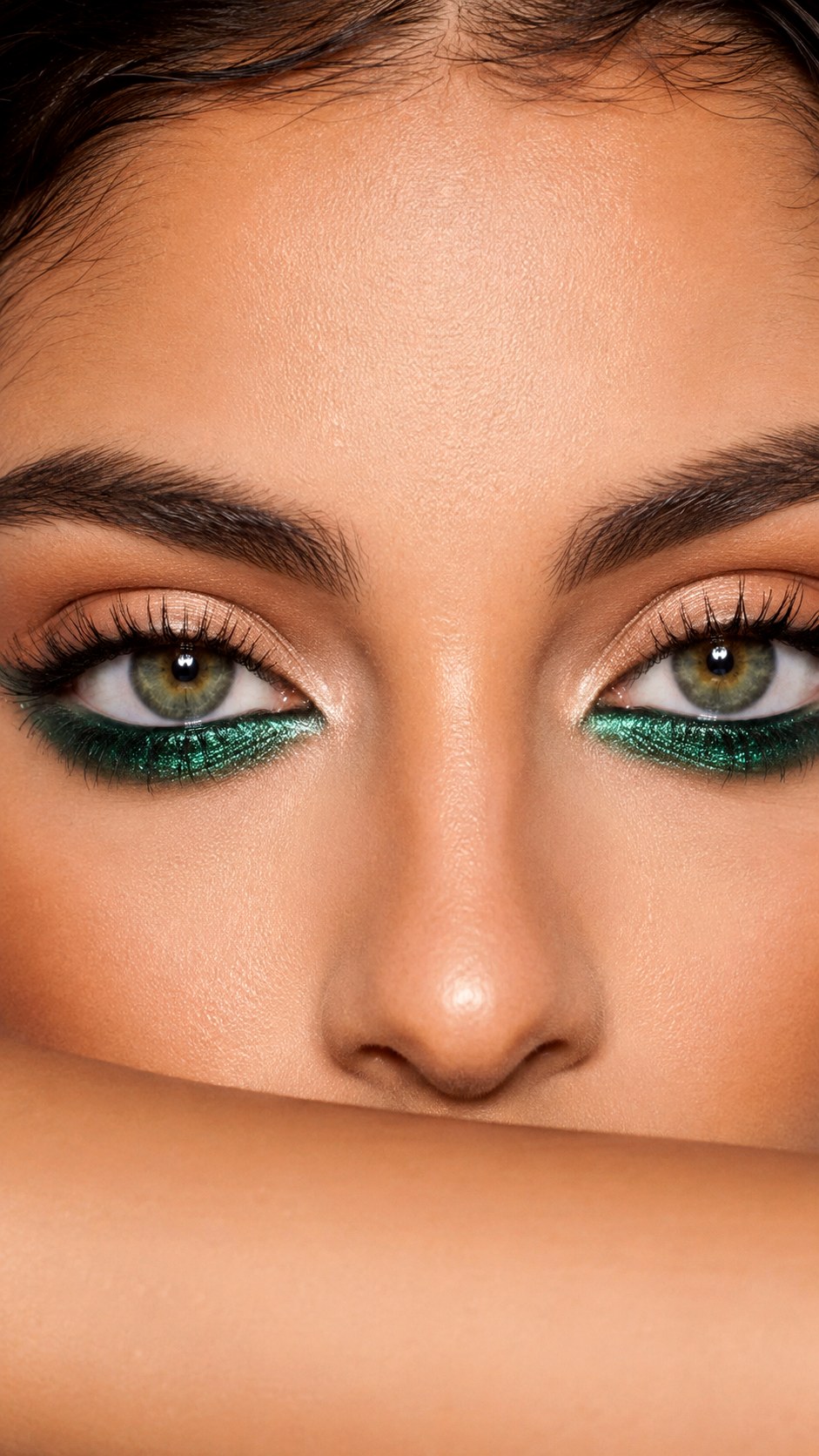 Emerald Green Lower Lash Line - 24 Summer Eye Makeup Looks