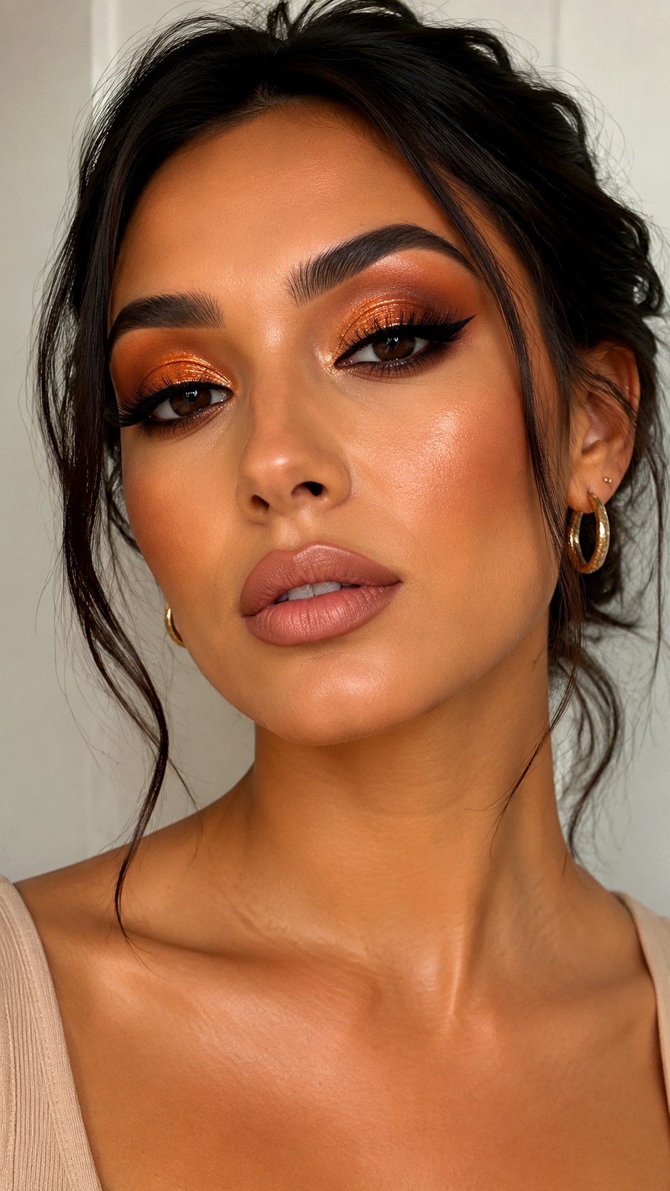 Fiery Copper Metallic Eye Glam - 24 Olive Skin Makeup Looks