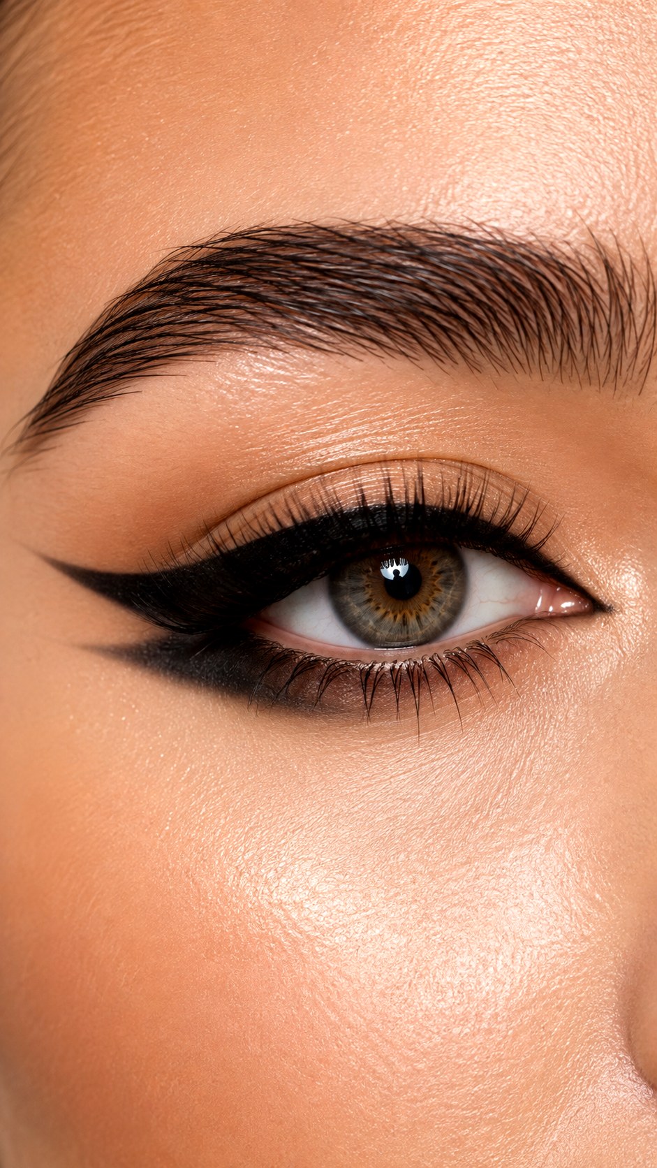 Fishtail Smudged Eyeliner Look - 23 Summer Eyeliner Looks
