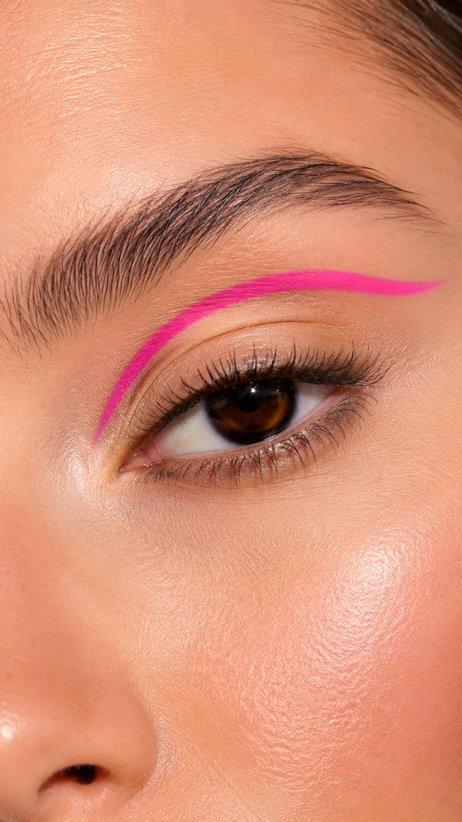 Floating Crease Eyeliner Statement - 23 Summer Eyeliner Looks