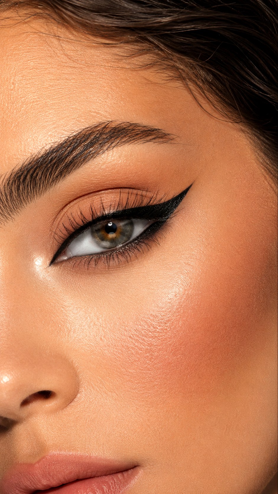 Fox Eye Winged Summer Liner - 23 Summer Eyeliner Looks