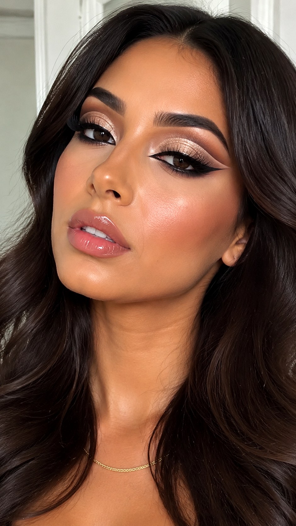 Glittering Champagne Cut Crease Design - 24 Olive Skin Makeup Looks