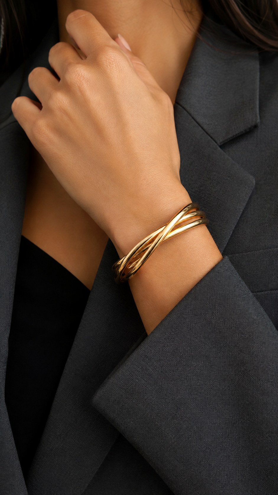 Interlocking Gold Bangle Bracelets - 23 gold jewelry ideas