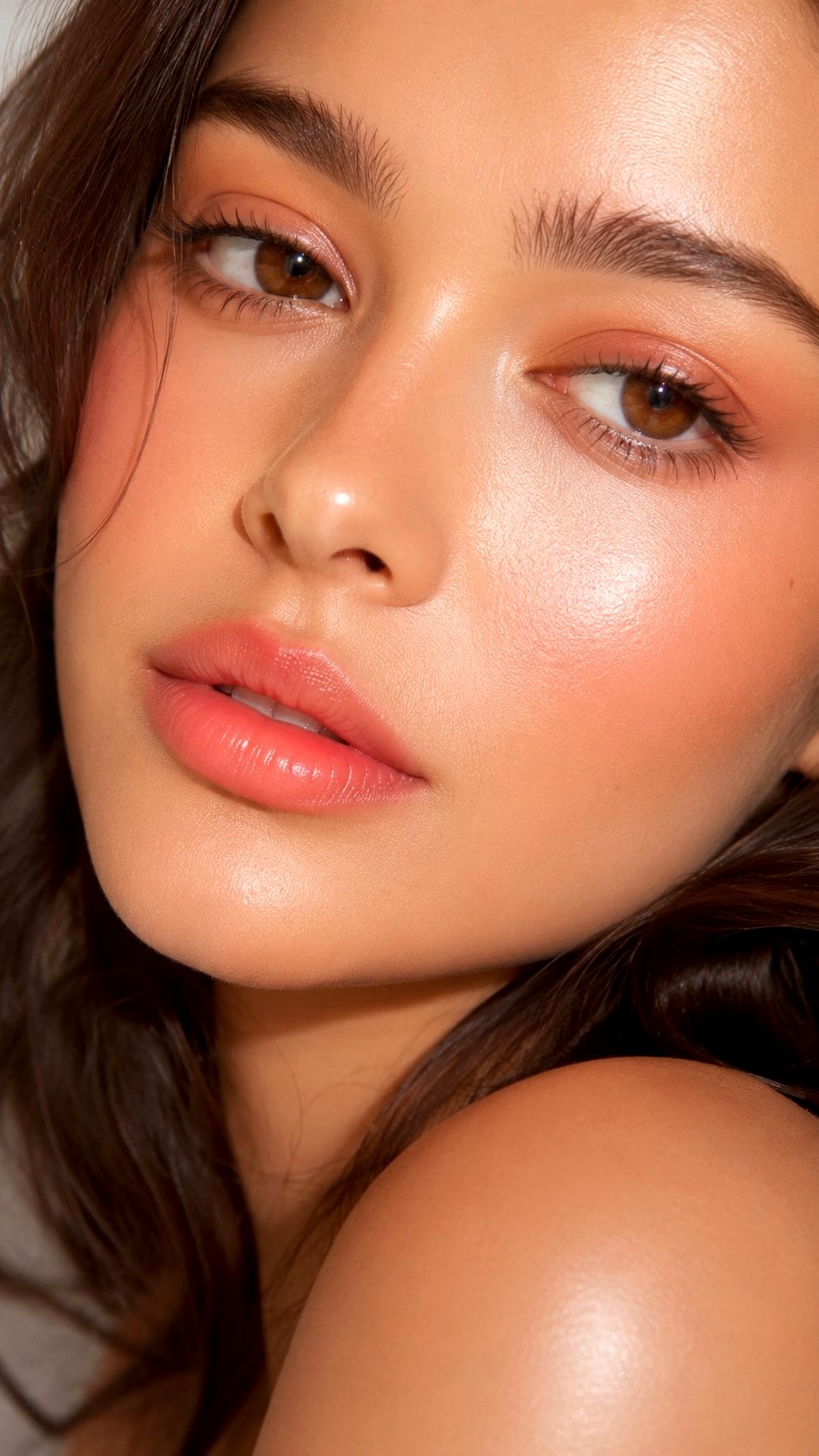 Melting Peach Gradient Lip Look - 21 Summer Makeup Looks
