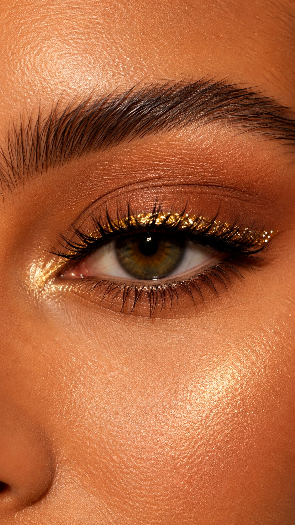 Metallic Gold Glitter Liner - 23 Summer Eyeliner Looks