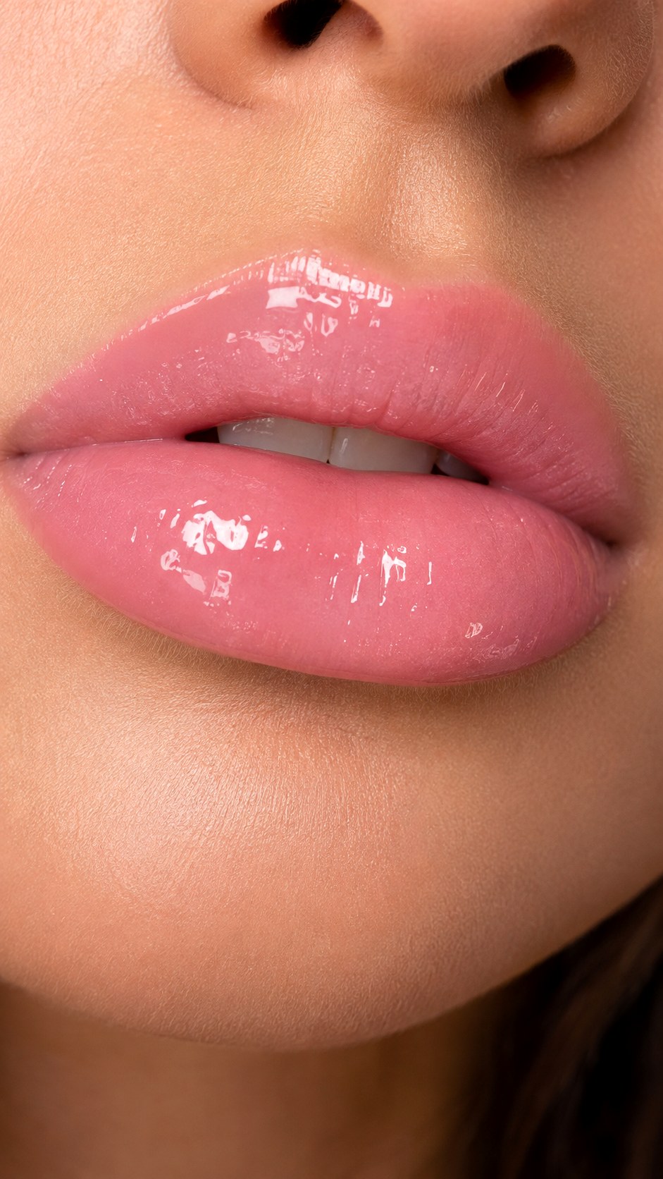 Milky Pink High Shine Gloss Lips - 25 Summer Trendy Lip Color Ideas