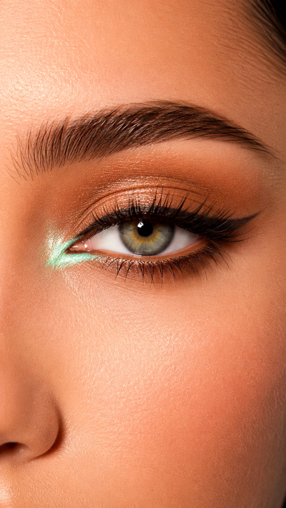 Mint Green Inner Corner Accent - 23 Summer Eyeliner Looks