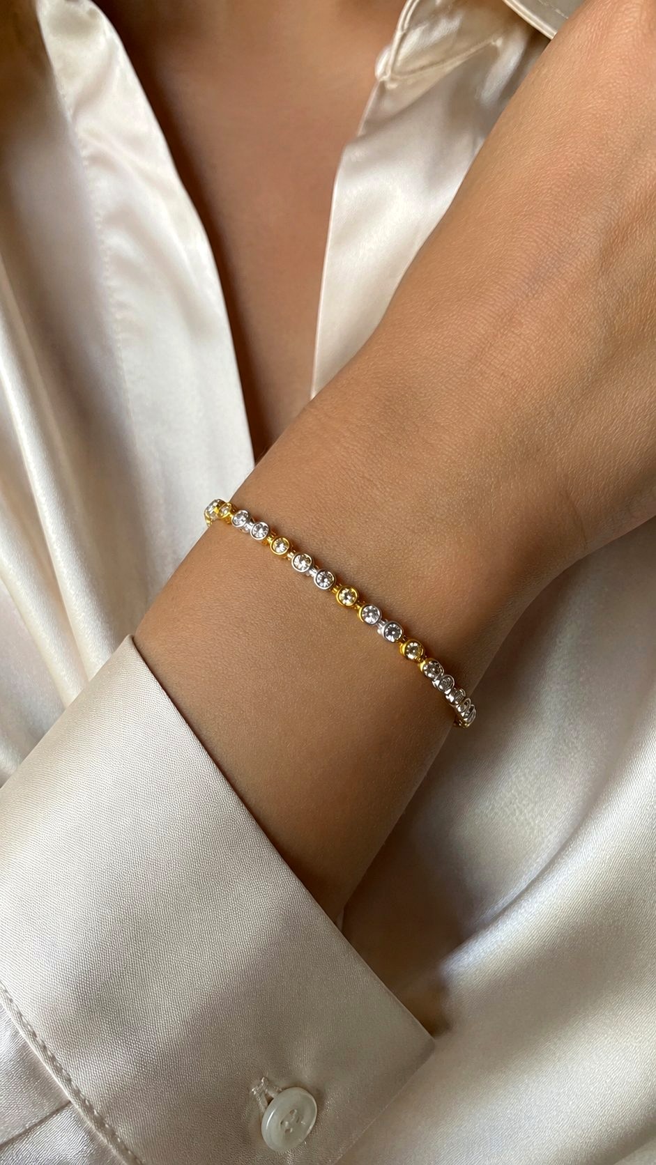 Mixed Metal Tennis Bracelet - 20 mixing gold and silver jewelry ideas