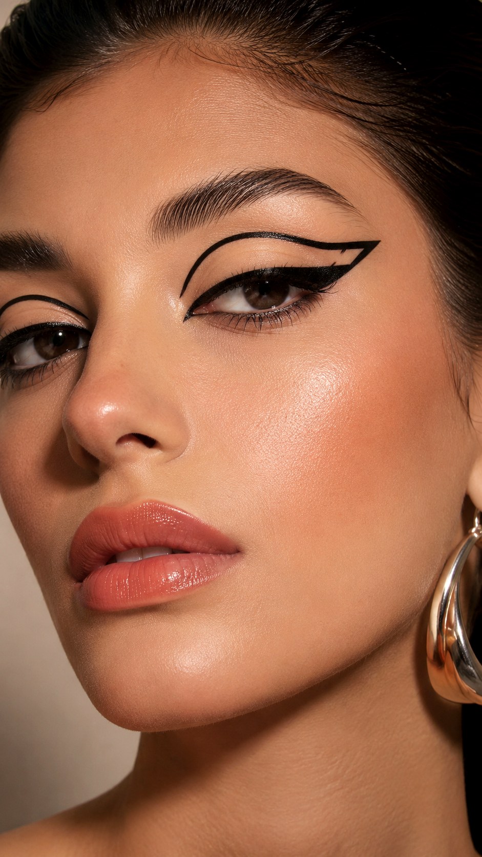 Negative Space Geometric Liner - 24 Summer Eye Makeup Looks