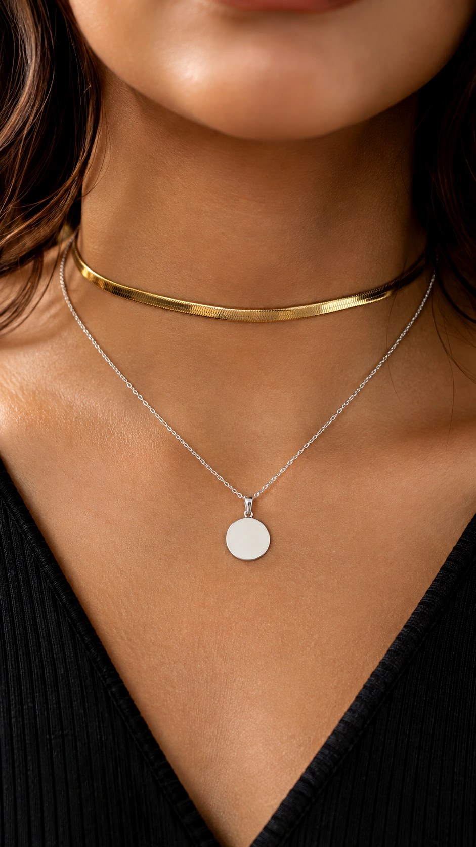 Pendant Chokers With Mixed Metal Aesthetics - 24 gold vs silver jewelry ideas