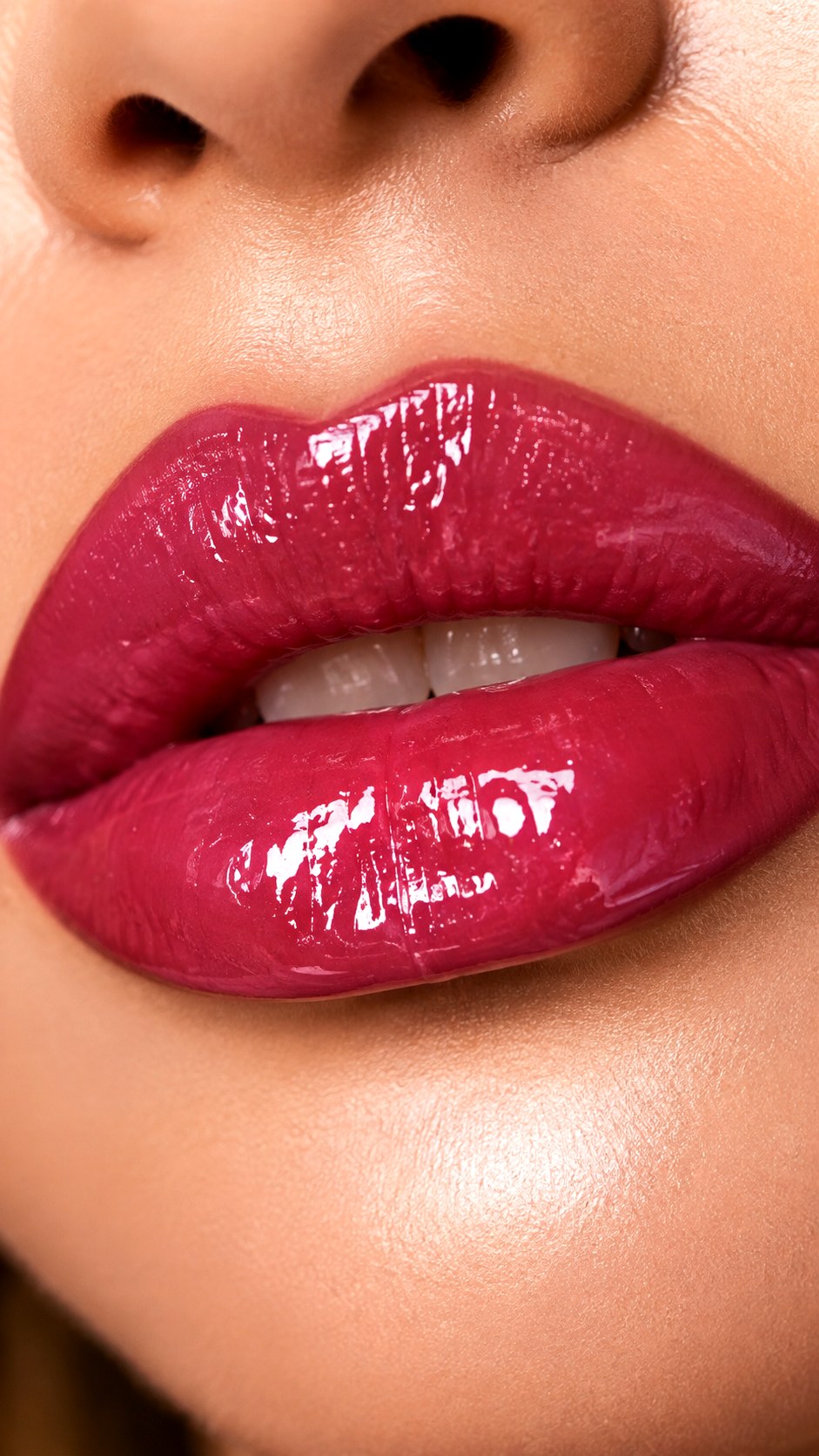 Raspberry Glaze High Gloss Lips - 25 Summer Trendy Lip Color Ideas