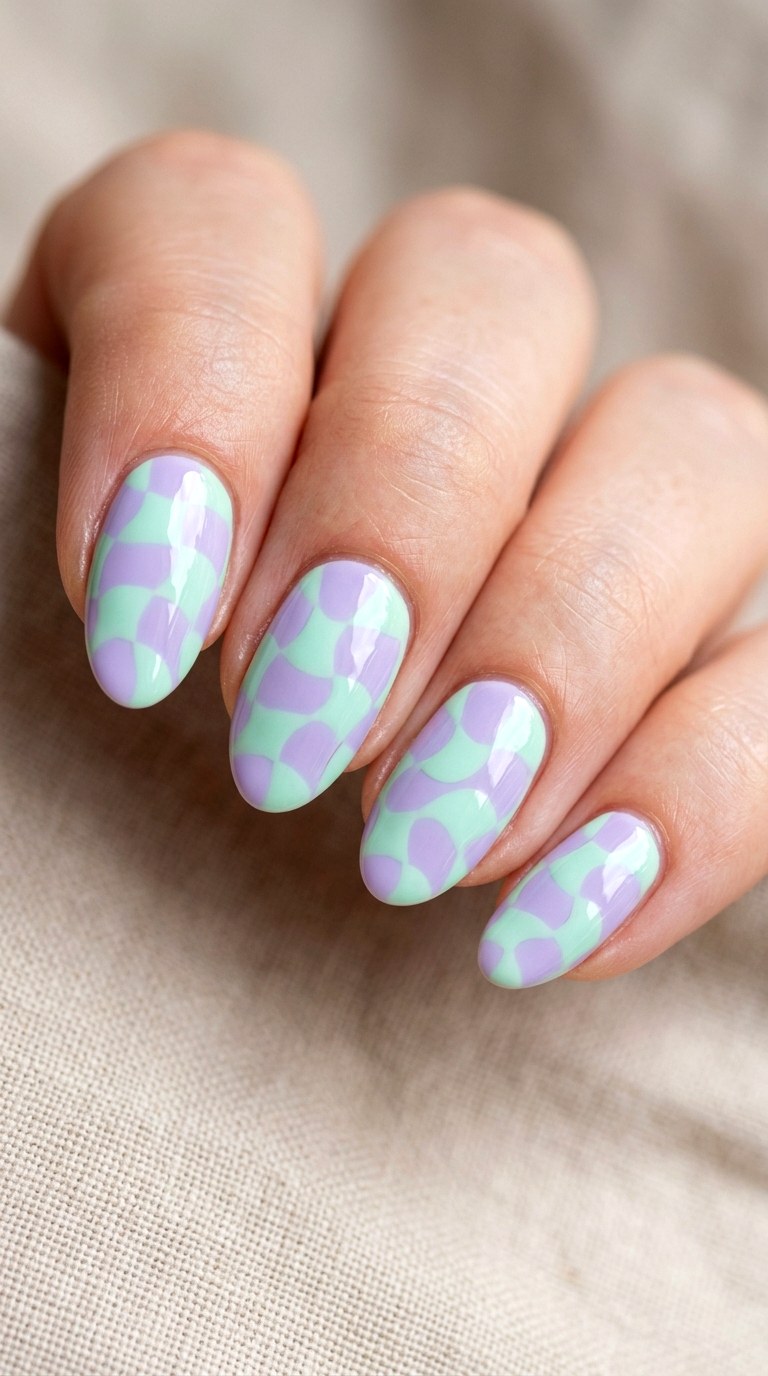 Retro s Wavy Checkerboard - 22 Simple Summer Nail Designs