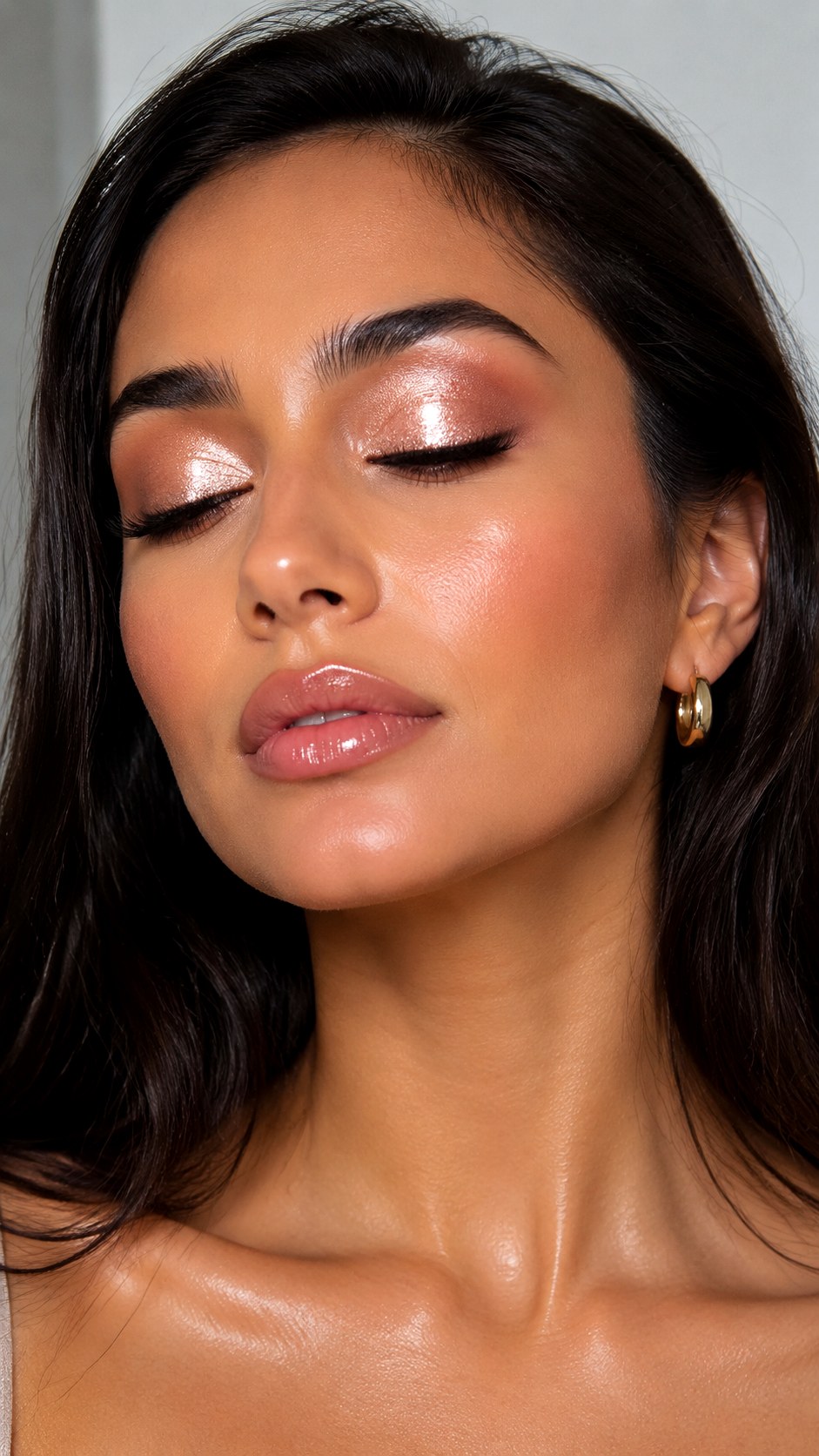 Rose Gold Chrome Lid Illusion - 24 Olive Skin Makeup Looks