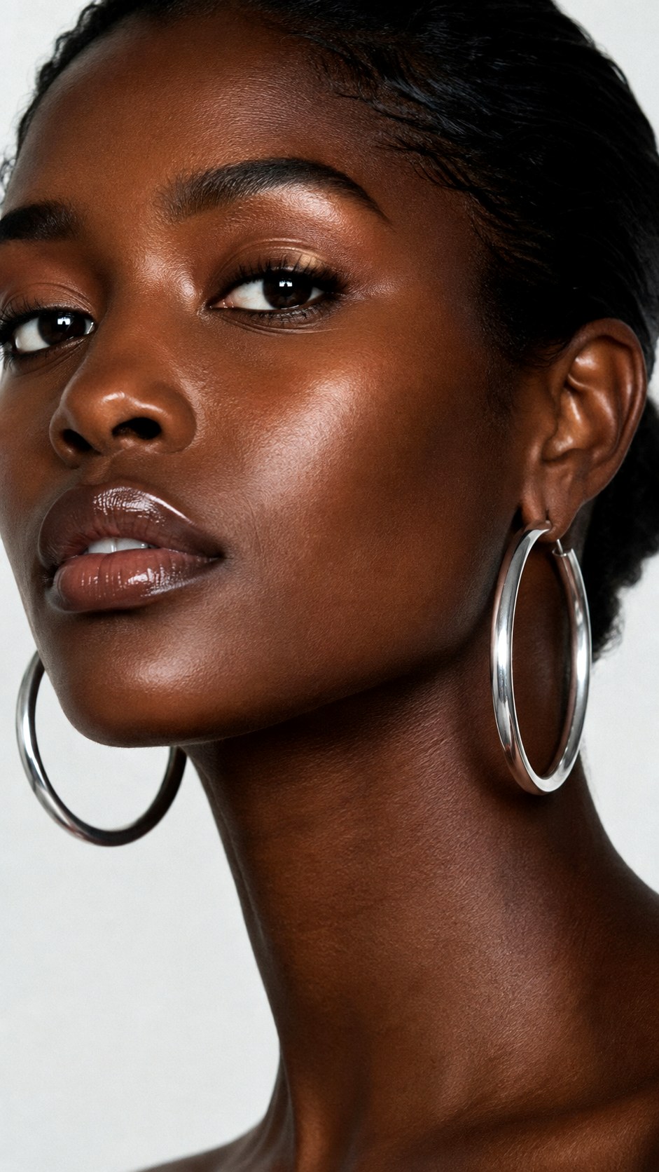 Silver hoop earrings for deep skin - 23 silver jewelry skin tone ideas
