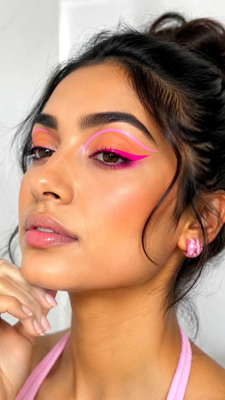 Vibrant Magenta Liner Pop Art - 24 Olive Skin Makeup Looks
