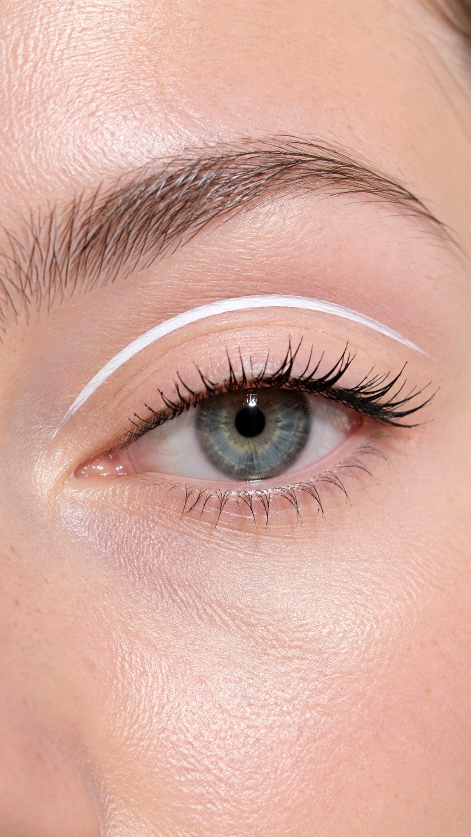 Vintage Mod White Eyeliner Line - 23 Summer Eyeliner Looks