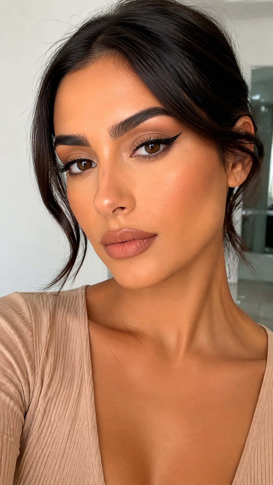 Warm Nude Contoured Everyday Beat - 24 Olive Skin Makeup Looks